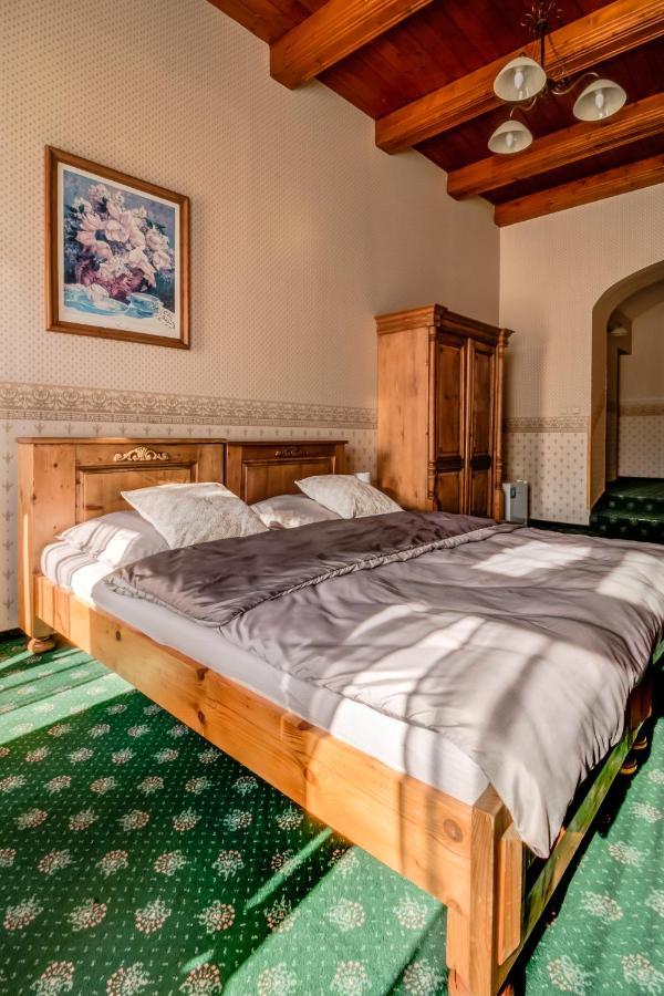 Hotel Maxim Frýdek-Místek Extérieur photo