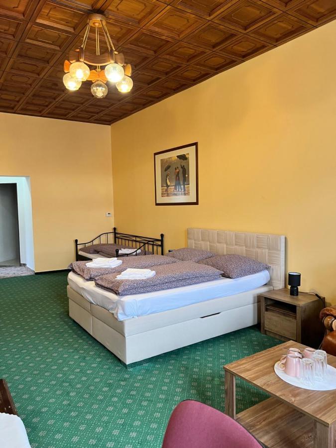 Hotel Maxim Frýdek-Místek Extérieur photo