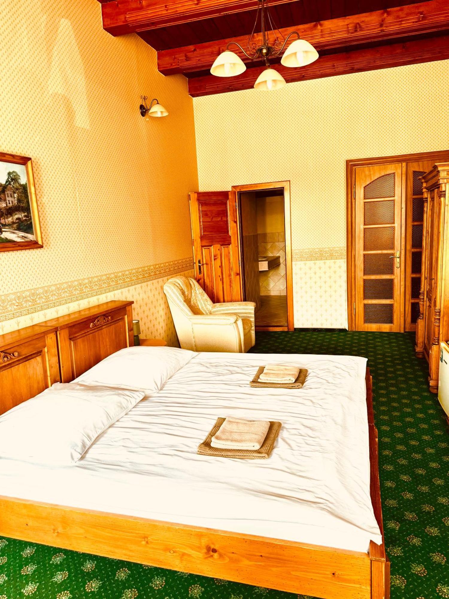 Hotel Maxim Frýdek-Místek Extérieur photo